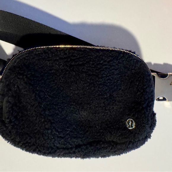 Lululemon Black Sherpa Crossbody Bag, NWOT - Picture 2 of 6